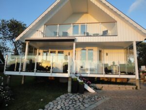 Huset efter renovering Aluminiumräcke